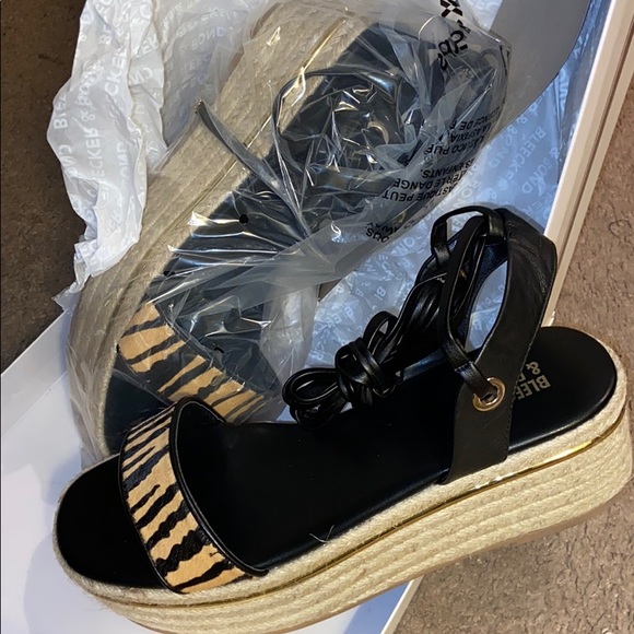 Black and Tan Tiger stripes sandals - Picture 5 of 5